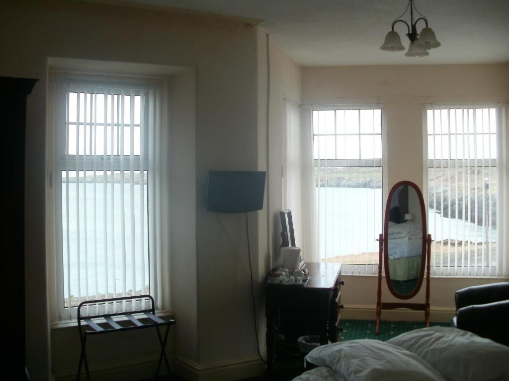 Trecastell Hotel Amlwch Buitenkant foto